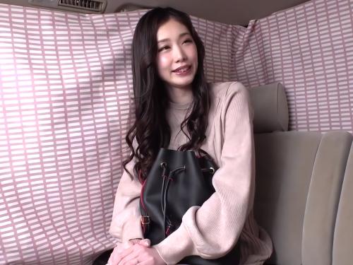 【人妻ナンパ】敏感モデル体型のスレンダー美人ママが10分位で終わるインタビュー受けるとバイブや電マでアソコ責められ不倫