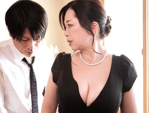 【嫁の母】ちょっとだけよ♡義母のデカ尻を見て理性ぶっ飛んだ娘婿が押し倒し乳首舐め乳首責め黒パンストの中に手をいれてしまう