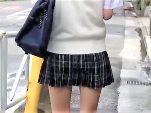 【女子校生】え…もう撮ってる…　貧乳おっぱいスレンダー美少女がMM号で羞恥オナニーし清楚系ミニスカ制服JKボディに顔射される