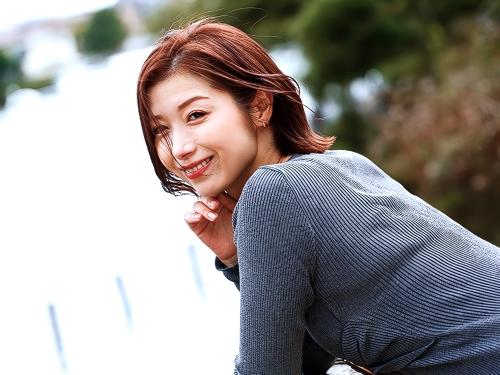 【叔母】久しぶりに地元へ帰省した甥っ子が恋い焦がれていた美熟女おばさんにベロチュー手コキされ我慢できず口内射精した羞恥