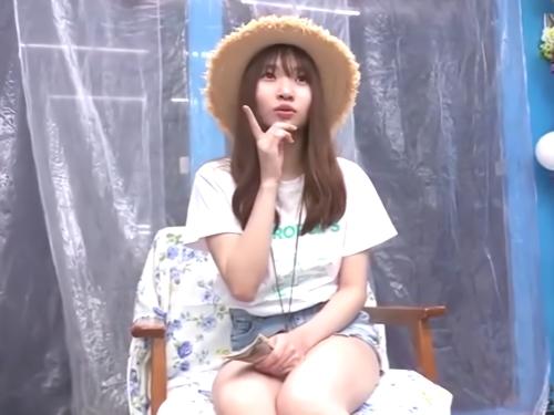 【人妻ナンパ】これは‥パンツ見た代ですか!?ミニスカ麦わら帽子の夏系ファッション奥さんがマジックミラー号で潮吹きお漏らし