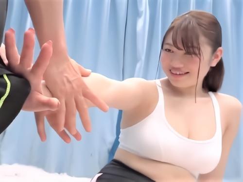 【素人ナンパ】MM号の中で生着替えした太ももムッチムチJDお姉さんがルームランナーで汗だくになった肉体をマッサージされる