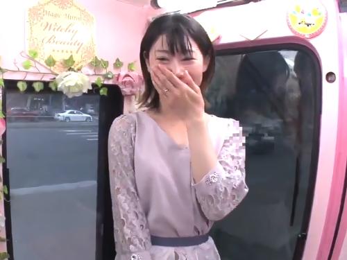 【人妻ナンパ】気持ちいいからHは好きです♡チャーハン作りに拘りがある歯科助手の美熟女おばさんがマジックミラー便で乳首責めされた