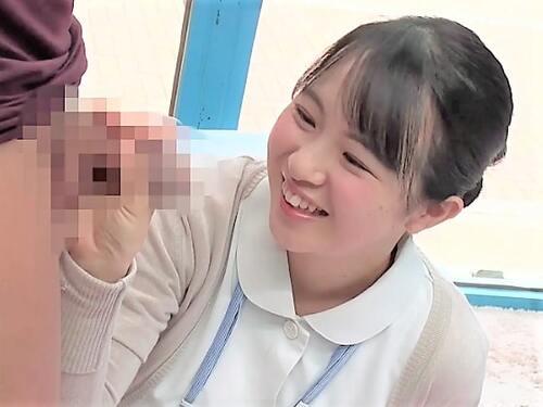 【素人ナンパ】都内で見つけた白衣の天使をMM号に誘い粗チン見せてみたら爽やか清楚系お姉さんが相談男にフェラ手コキする展開に