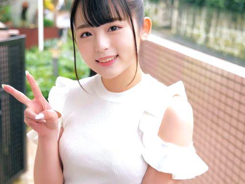 【素人ナンパ】キスって生々しいですねww人見知り清楚系美乳娘が雨模様の某所で腕と舌を絡ませ激しく淫らにベロチューしてみた