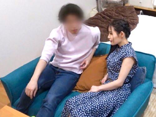 【素人ナンパ】えへへっはははww乳首責めベロチューしてきたヤリチン男に手錠ハメられ嬉しそうなスレンダー美女を隠し撮り盗撮