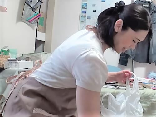 【おばさんレンタル】五十路には見えない綺麗で美人な清楚系美熟女が年下男に沼りベロチューしながらのデカ尻を動かす騎乗位した