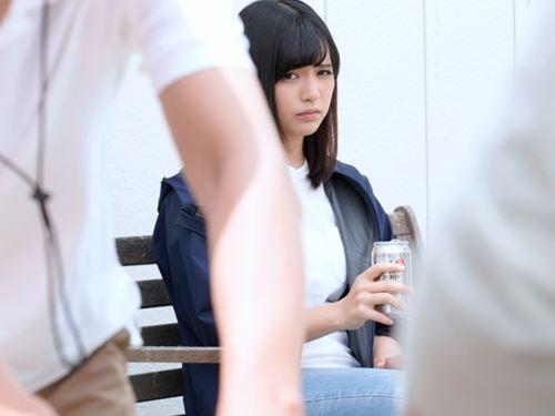 【NTR】人里離れた山奥のキャンプ場で町内中年男達に仕組まれ泥酔した美人奥さんがテントの中でイラマチオ4P寝取られ騎乗位