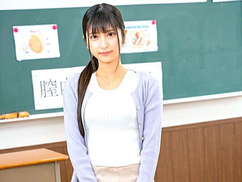 【女教師】性教育を生徒達に教える為に自ら教材となるスレンダー美人がNO!と言えない状況でフェラ手コキさせられ顔射ぶっかけされる