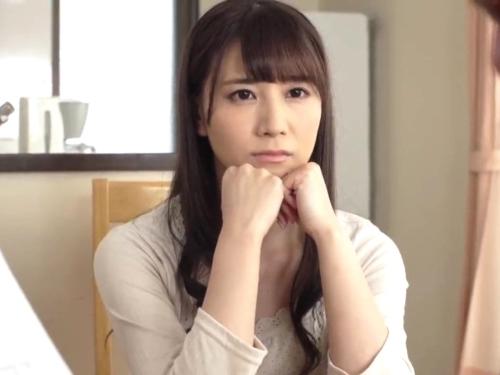 【人妻NTR】夫が仕事に行き隣人の変態オヤジを部屋に入れる清楚系美人が性欲の赴くままベロチューキスしイチモツ頬張りフェラ