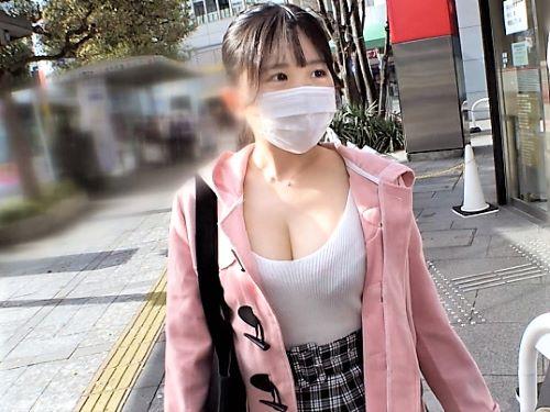 【素人ナンパ】押せばヤラせてくれそうな雰囲気を醸し出す童顔ロリJDが連れ込まれた部屋で乳首責めベロチューされ騎乗位SEX