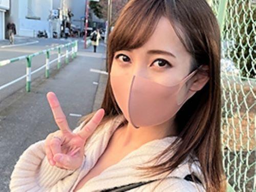 【人妻】夜景で感動した色白ピン勃ち乳首の美熟女のエロい夜遊び‥おっぱい美人がソファーの上で四つん這いになり巨尻を突きだす