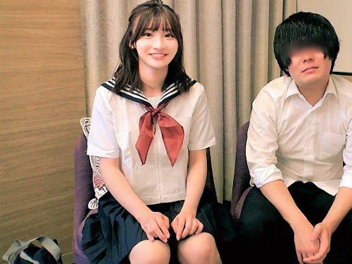 【素人ナンパ】階段でお喋りしてした仲良し2人が搾精企画に挑戦‥キスや乳首責めで興奮し勃起した友チンに中出しされた制服JK