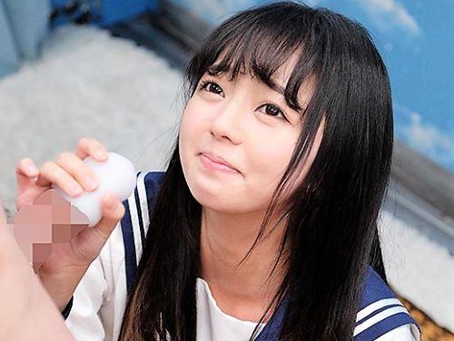 【素人ナンパ】誘われたマジックミラー号に乗ったらセーラー服コスプレに着替えさせられ制服着衣でずらしハメされたロリ美少女