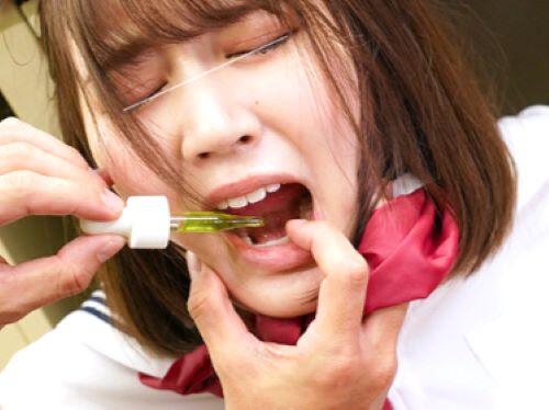 【ガンギマリJK】何してんの‥ふざけないで!!拘束された白パンツ美少女が変態激ヤバ教師に媚薬を飲まされ陥没乳首を乳首責めされる