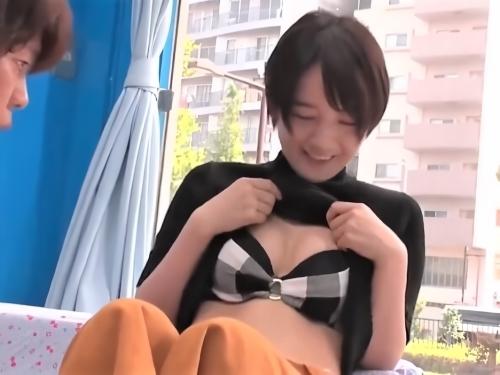 【素人ナンパ】凄いなぁ‥舌の動きが早いですね//恋に奥手な草食系男子の話しを聞いたらマジックミラー号で真正中出しされた女子