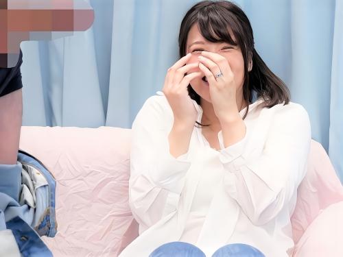 【人妻NTR】子供を抱っこした夫と共にナンパされマジックミラー号に乗るハイヒール履いた清楚系ママがデカチン相談者と不倫