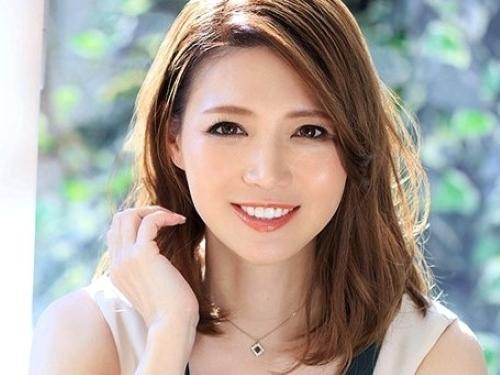 【四十路熟女】デビュー作品でフェラ手コキ抜き披露したおばさんが欲求不満ボディを惜しげもなく晒し美魔女な顔面に顔射ぶっかけられる