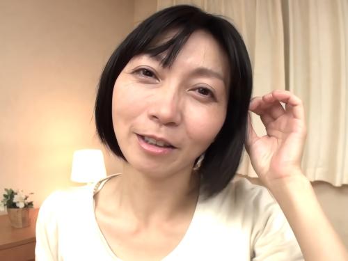 【五十路】ギンギンに勃ったオチンチンが欲しい!!生理が止まった閉経おばさんが疼く美熟女ボディに中出しされ大満足な様子