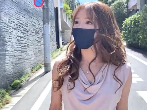 【人妻ナンパ】いえいえ…ただの主婦です///オシャレな街で三つ星美女を見つける企画で出会ったギャル奥さんがマスク外し素顔曝け出す
