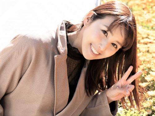 【人妻ハメ撮り】若男の言いなりになるダンスの清楚系おばさん先生と待ち合わせしホテル‥巨尻スレンダー美熟女が嬉しそうにキス