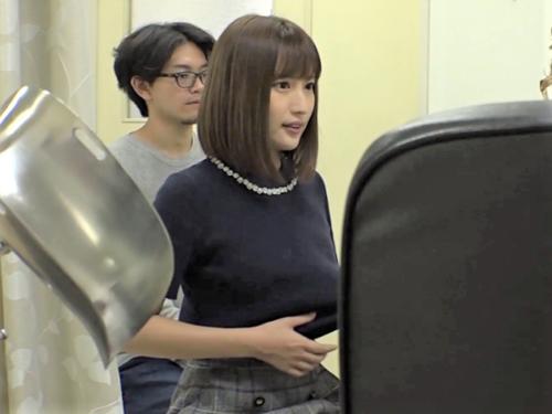 【美人妻】「ヨガしてます//」不妊治療で来院した美人奥さんに下劣医師が猥褻行為!美乳おっぱい美女が夫と手を繋いでるのに…