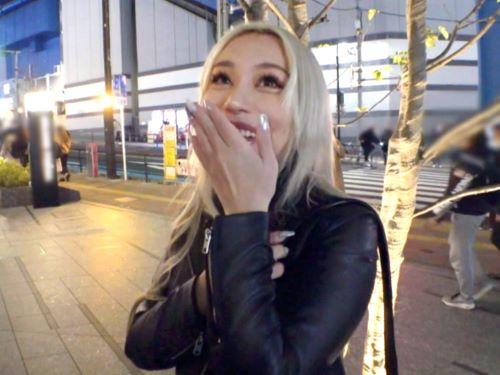 【素人ナンパ】「やだ！絶対ヤバイでしょwww」見たことない極太ちんこをしゃぶるTバック履いた美人ギャルが乳首責め乳首舐め
