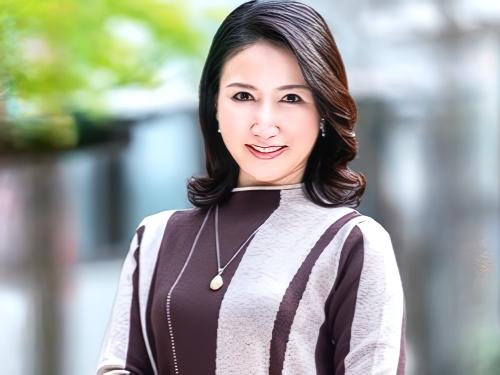 【AVデビュー】全身性感帯の即濡れまんこそして淫靡な魅力に満ちたパーフェクト美熟女おばさんがデビュー作品で中出し腟内射精された