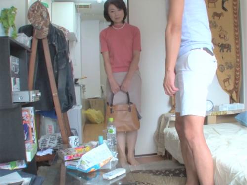 【おばさんレンタル】男に説教したら添い寝させられ美熟女マンコ弄られた五十路デカ尻な人妻がクンニされ性欲には勝てず不倫堕ち