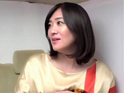 【人妻ナンパ】街角アンケートに協力してくれた四十路熟女セレブおばさん口説いてみた…煽てられた子持ち巨尻ママが中出し不倫