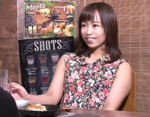 【人妻ナンパ】相席居酒屋での会話もトイレでベロチューキスも男の家で肉棒咥えフェラし騎乗位した様子も全て盗撮された美熟女