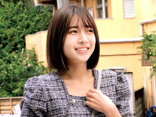 【素人ナンパ】んふふ‥乳首はヤメましょww冷たいオイルをスレンダー全裸ボディに塗られた清楚系奥さんは中出しされても笑顔だった