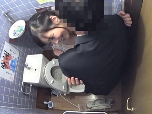 【人妻ナンパ】お酒飲むと‥その気になっちゃう///居酒屋のトイレでベロチューキスされた清楚系美熟女がお持ち帰り中出しされる