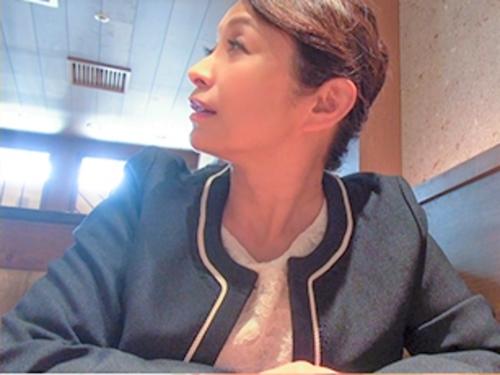 【六十路熟女】近いよ‥シワが見えちゃうww還暦超えのスーパー美魔女おばさんとホテルでベロチューキスし巨尻ボディにぶっ挿し