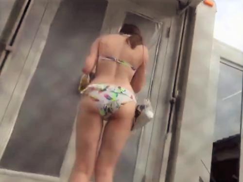 【素人ナンパ】イッちゃいましょ～　海で見つけた水着ギャルをMM号に連れ込み企画撮影!電マ＆乳首責めで興奮したお姉さんとH