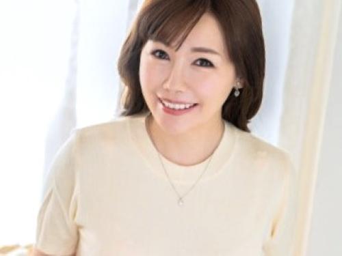 【デビュー作品】ちんちん‥凄い事なってるよ//地元のスーパーで働く清楚系美熟女おばさんの巨尻デカ尻ボディ可愛がり初撮り撮影