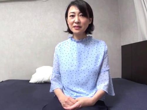 【五十路おばさん】地味系ベージュー下着だった巨尻デカ尻スケベ美熟女がアソコ見られ羞恥悶絶し乳首責めフェラで男を責める