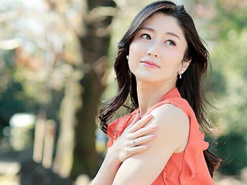【AVデビュー】四十路になってもオンナでいたいスレンダー熟女がしみけんにベロチューや潮吹きで丸裸にされ未知な領域へ進む