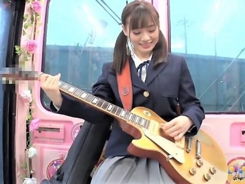 【素人ナンパ】軽音楽部に最近入部したというロリ美少女をマジックミラー便に招待しツインテールJKのアソコ責めたら潮吹き羞恥