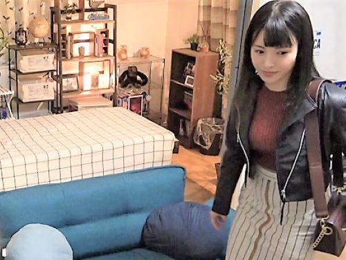 【素人ナンパ】完全ヤリモク清楚お姉さんが見つけた電マ手に取り勝手にオナニー始め終わったら澄まし顔になる所も隠し撮り盗撮された
