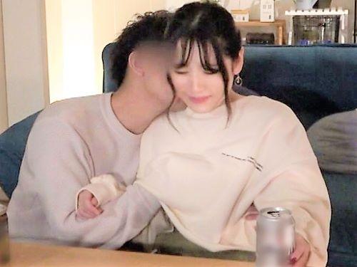 【素人ナンパ】アプリでマッチングしたスレンダー美人を隠し撮り盗撮カメラ仕込んだ自宅に連れ込みベッドで首絞めピストンする男