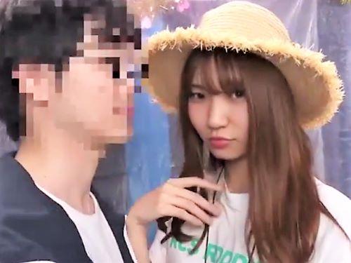 【人妻ナンパ】えぇぇ‥じゃぁお金下さい!!経済力がない夫に不安を抱えるスレンダー奥さんがマジックミラー号で騎乗位SEXした