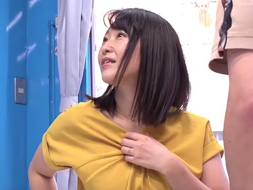 【人妻ナンパ】凄い久しぶり♡MM号で美人な顔面に他人ザーメンぶっかけ顔射され放心状態になってしまった清楚系美熟女おばさん