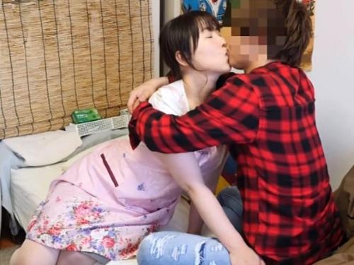 【おばさんレンタル】独身男に手を握られ唇ベロチューキスされた美熟女が既婚ボディ許し従順に騎乗位SEXでハメ撮り不倫