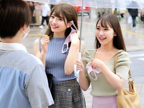 【素人ナンパ】私も触ってみたいww逆ナンで見つけた童貞チェリー男に続きどさくさに紛れ友のおっぱいを服の上から触った美少女