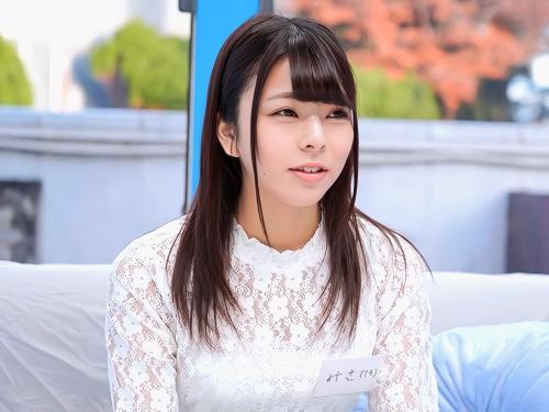 【素人ナンパ】質問に答えているといきなり現れた全裸男にパンツずらしハメぶっ挿し挿入された彼氏と別れたばかりのJDお姉さん