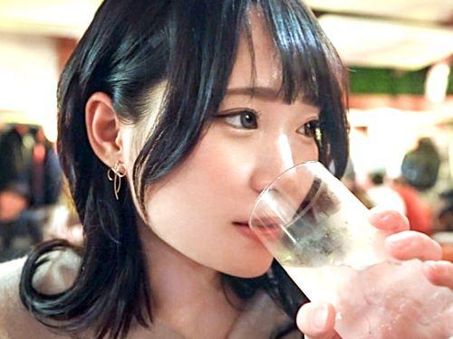【素人ハメ撮り】おでんがあれば何もいらないww彼氏しか知らないウブまんこを手マンし潮吹きお漏らしさせフェラやパイズリさせた