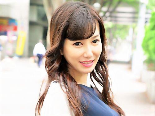 【熟女ナンパ】品のある清楚系人妻のおっぱいや巨尻デカ尻をペロペロする男…舌だしベロチューやクンニで感度増したおばさんに…