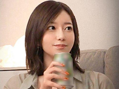 【盗撮】年下だったらすんなりヤルんだけどネww仕事関係の男に甘えるスレンダー美女を連れ込み隠し撮りし勝手にAV出演させた