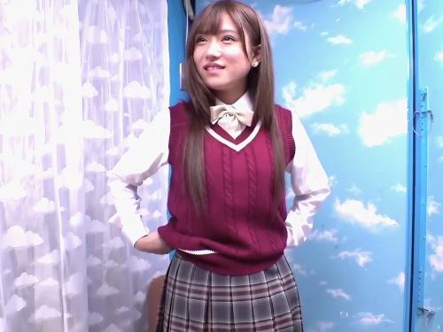 【素人ナンパ】パンチラ撮られた事に気づかず淡々とインタビューに答える剣道部JK美少女が拘束まんぐり返しされ羞恥ポーズ